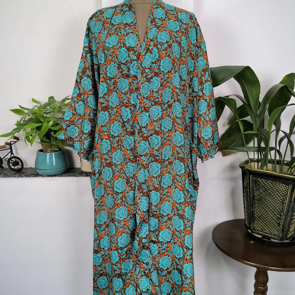 NEW SILK ROBE - Picture 5 of 7